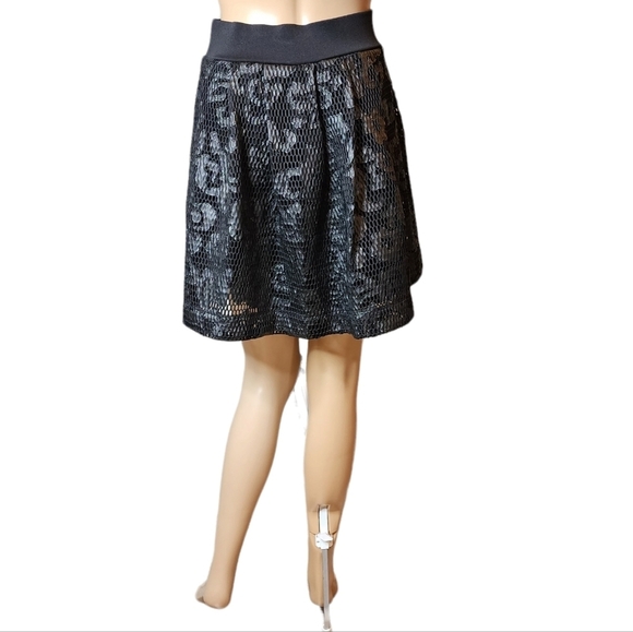 NWT Express Stretch Coated Mesh skirt - Picture 5 of 13